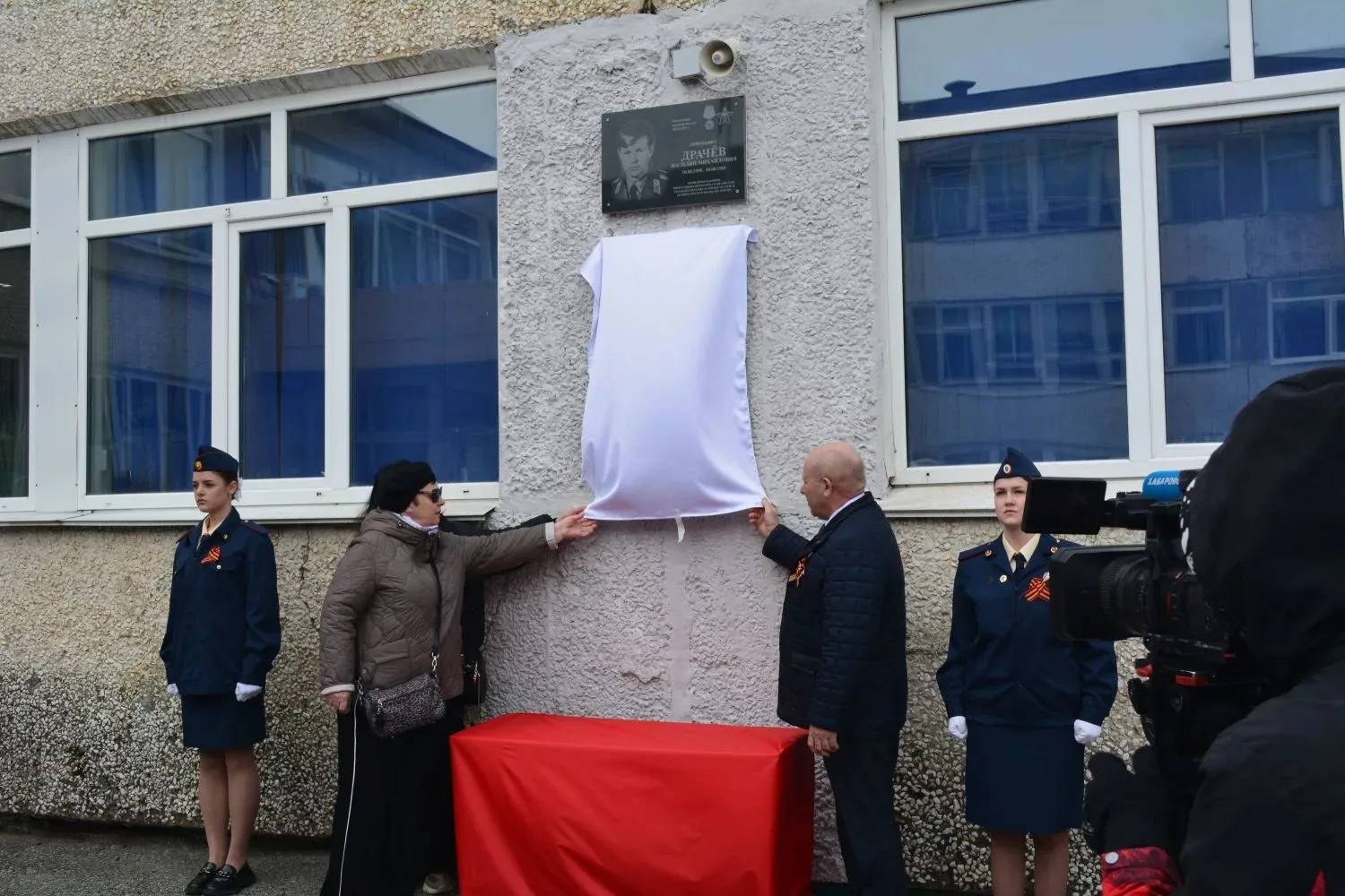 🇷🇺Я помню, я горжусь🇷🇺 🗓27.04.2026 в гимназии прошел торжественный митинг, посвящённый открытию мемо