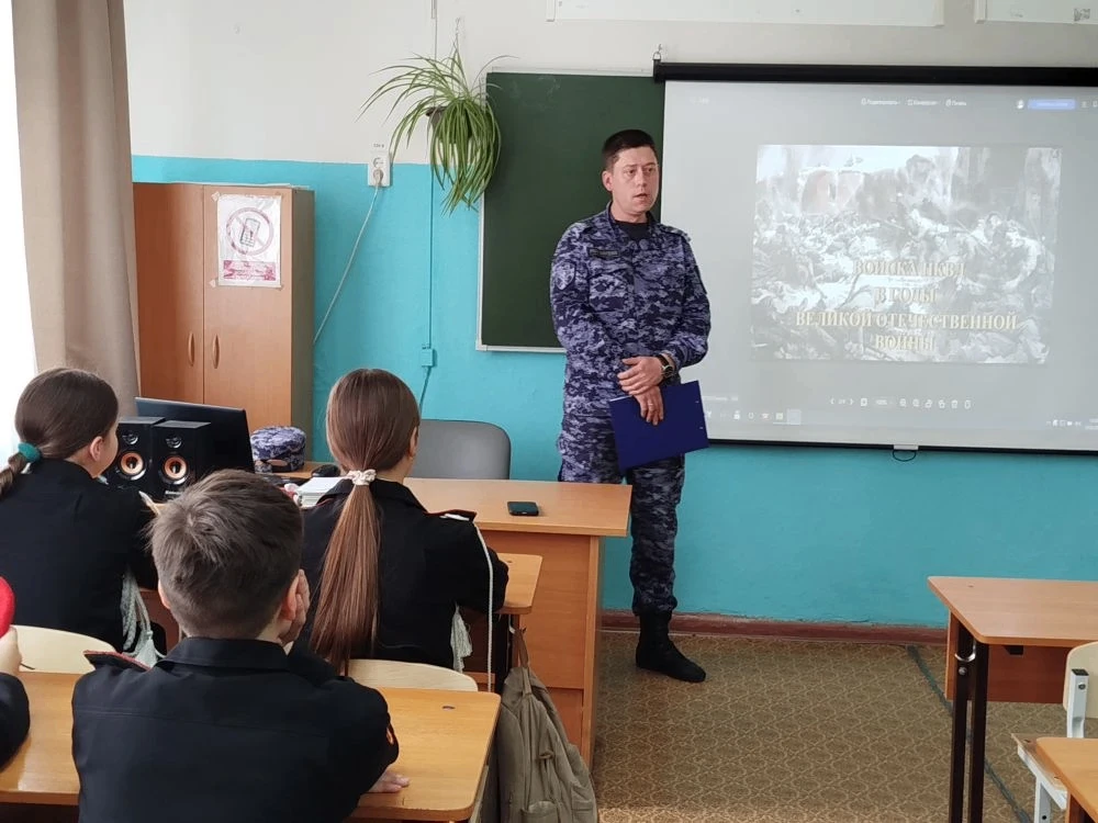В 6"А" классе состоялась очередная встреча с сотрудниками Росгвардии. Денис Васильевич Стекольщиков 