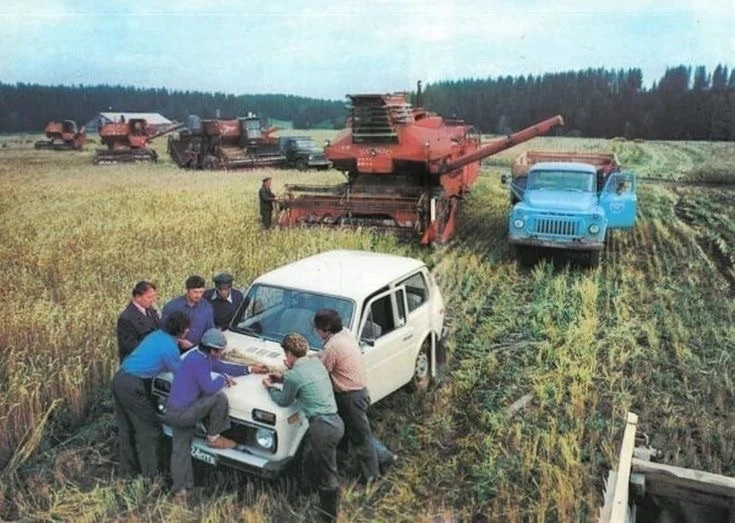 Уборка урожая, 1983год. 

СЧАСТЛИВЫЙ СССР
