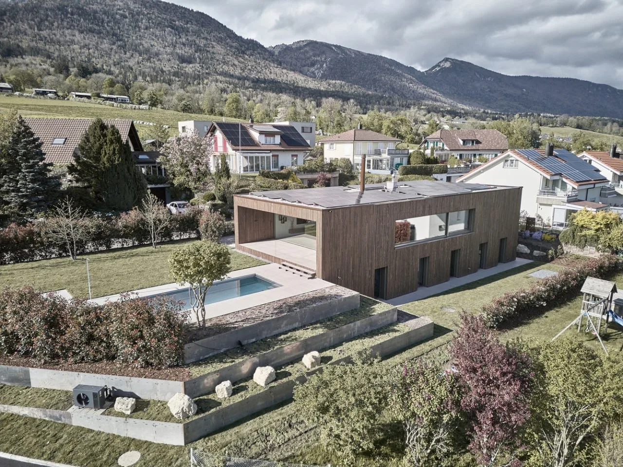 House Grenchen — панорама Альп и укрытая приватность