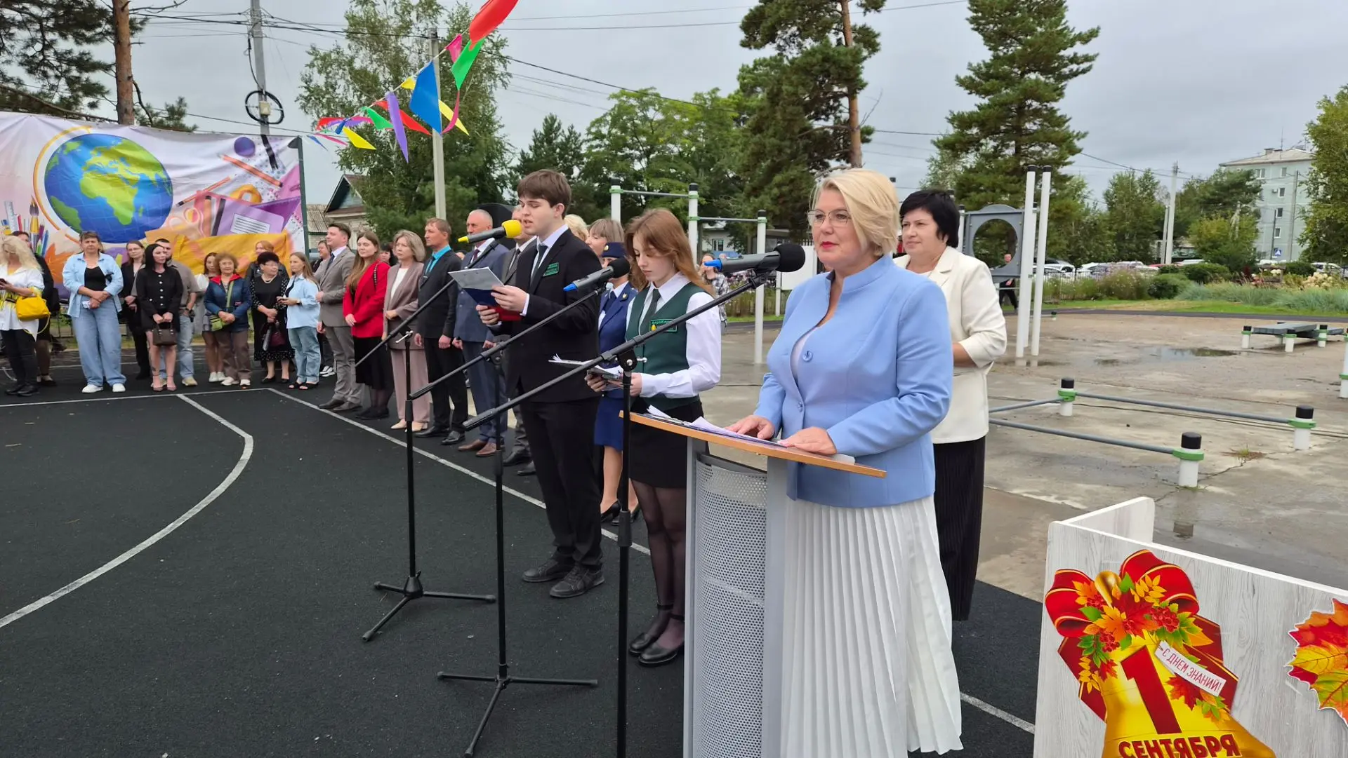 Первое сентября — это всегда особенный день, наполненный ароматом хризантем, блеском на...
