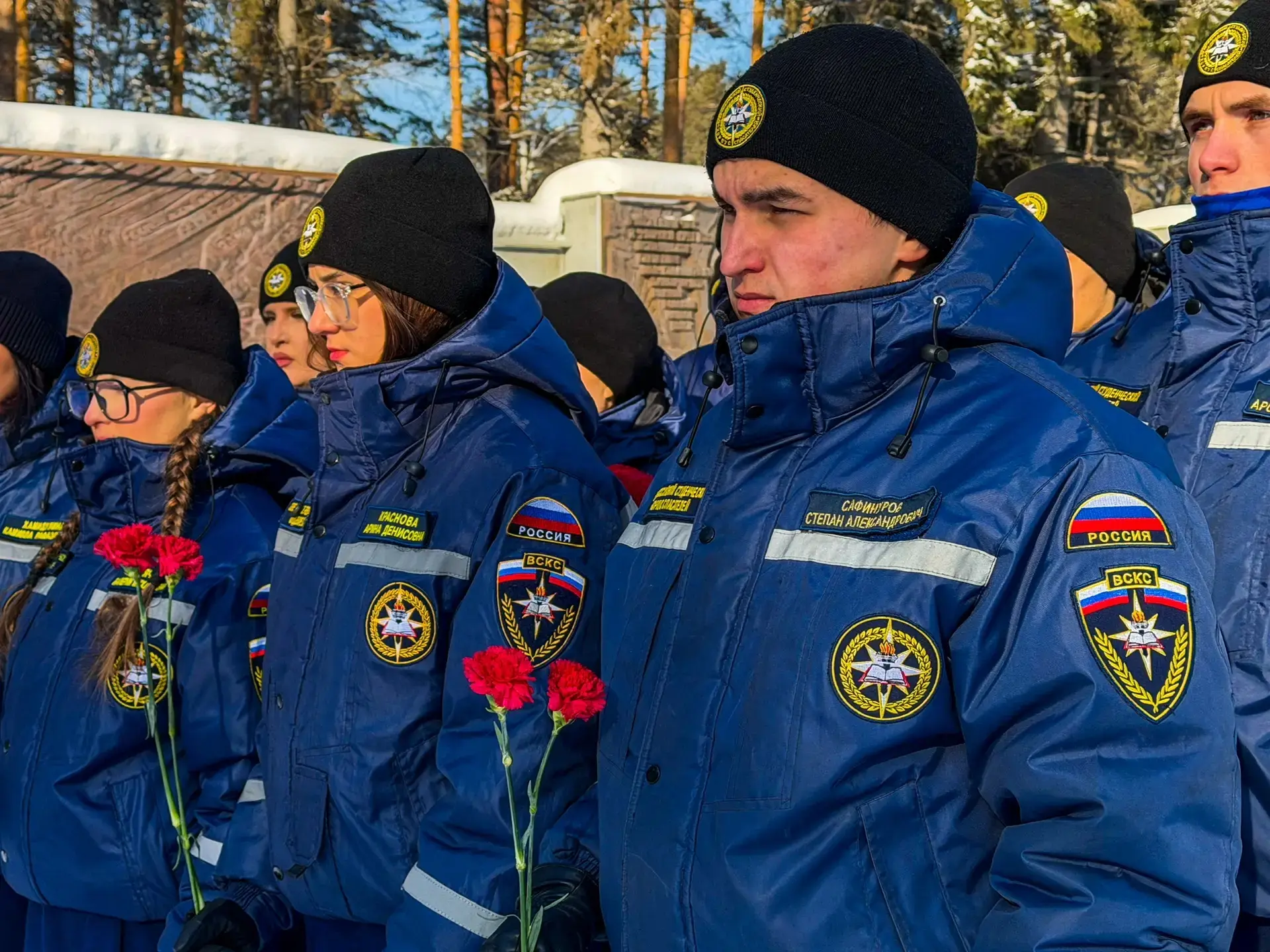 🥀 В рамках акции "Цветы у Обелиска" добровольцы Всероссийского студенческого корпуса спасателей СОМК