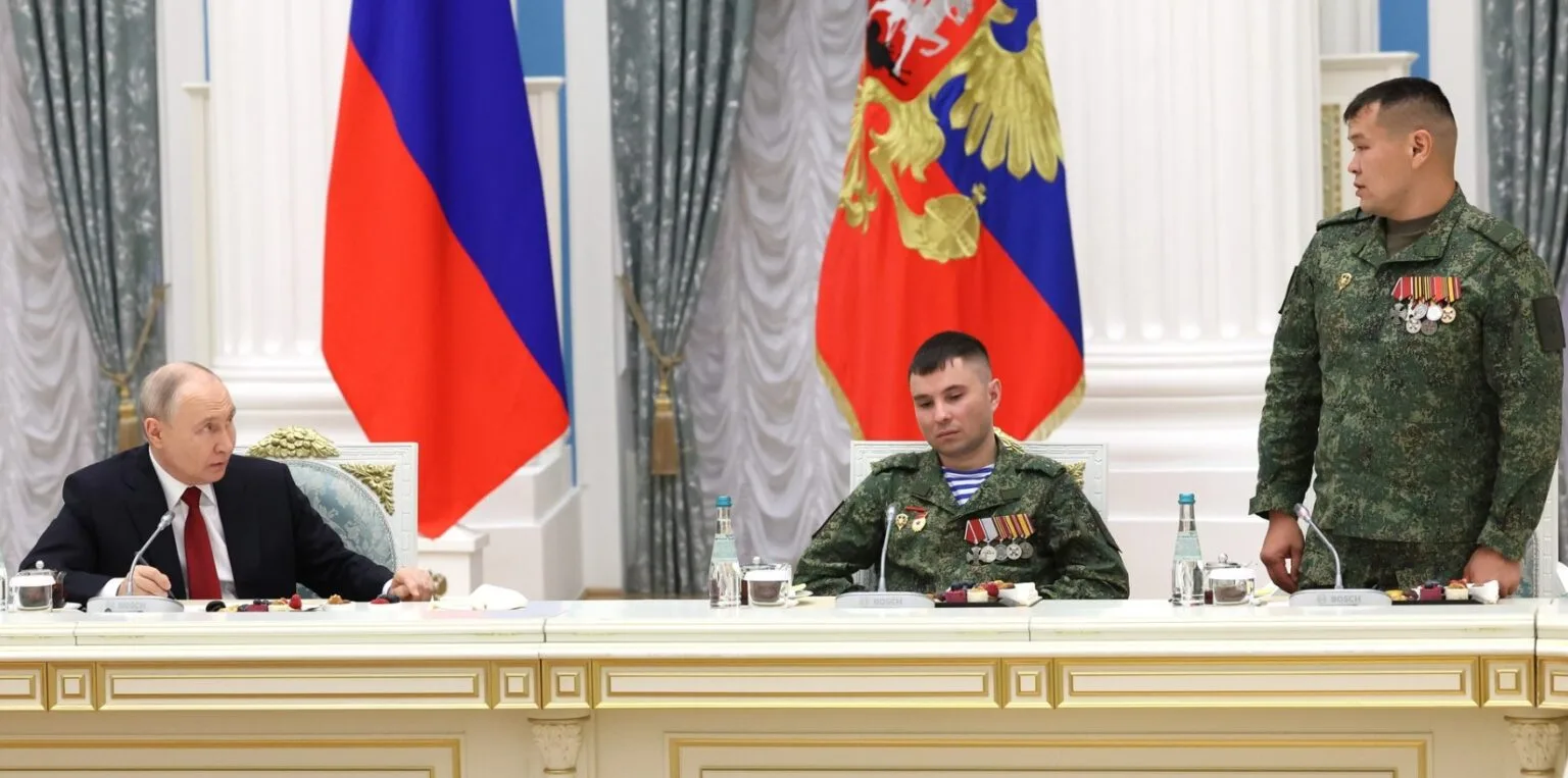 Во имя Родины: разговор с теми, кто сегодня пишет историю

В День России Владимир Путин встретился в