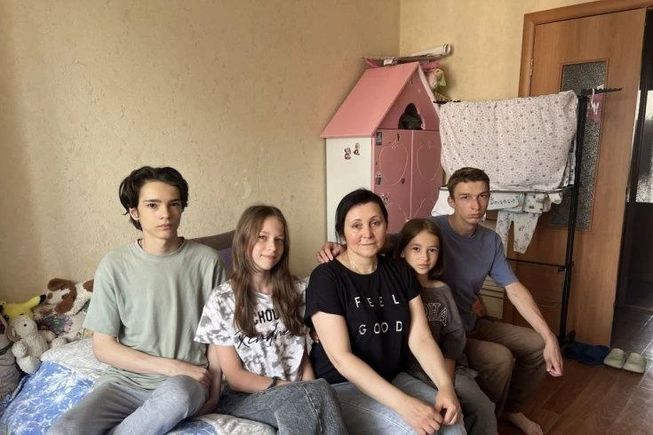 Бездушие по инструкции: как многодетная мать с девятью детьми едва не осталась на улице

В Омске мно