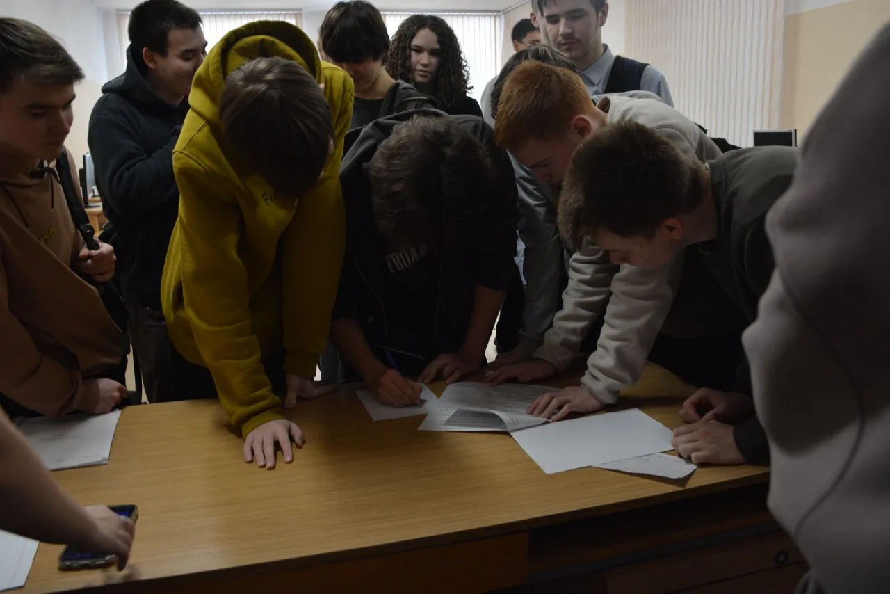 💪 В рамках декады «Удаль молодецкая» группы 1 курса приняли участие в «Курсе молодого ...
