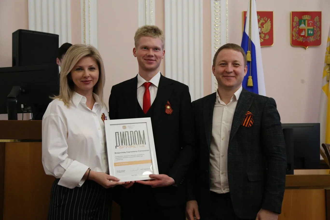 Победители городского конкурса молодежных социально значимых инициатив получили заслуженные награды.