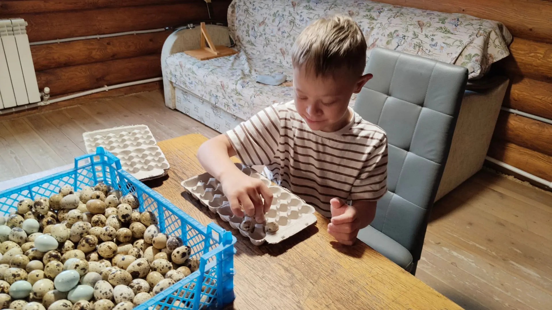 Коля работает.