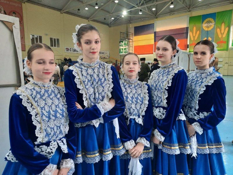 9 декабря 2025 г. в спорткомплексе «Сальский» состоялся митинг-концерт «Будет Победа за нами!», кото