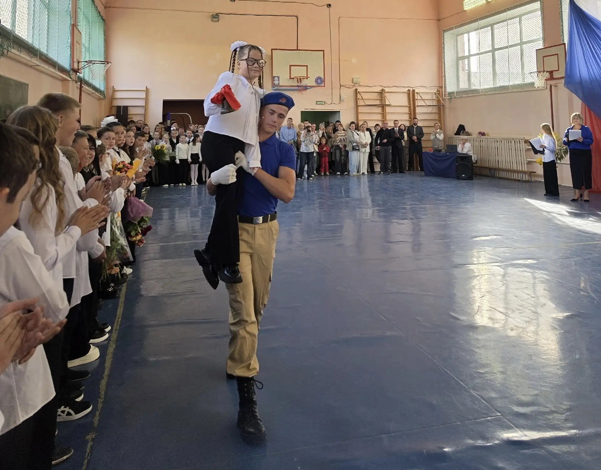 🎓 Первый звонок… Смешение эмоций зашкаливает: где-то грустно от того, как быстро летит...