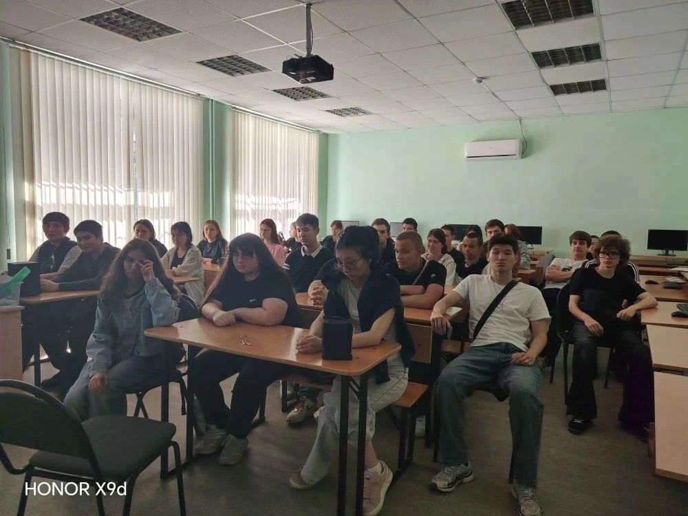 Классный час.  «Родной язык — душа народа»: студенты обсудили ценность русского языка.