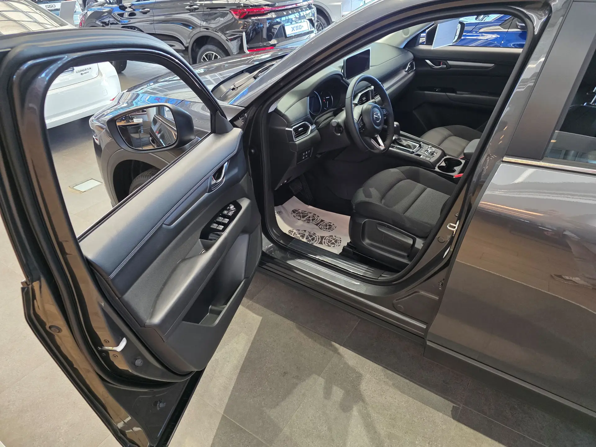 2,0 л 155 л.с. надежный АТ: в Россию вновь начали возвращаться Mazda CX-5. Зашел в сало...