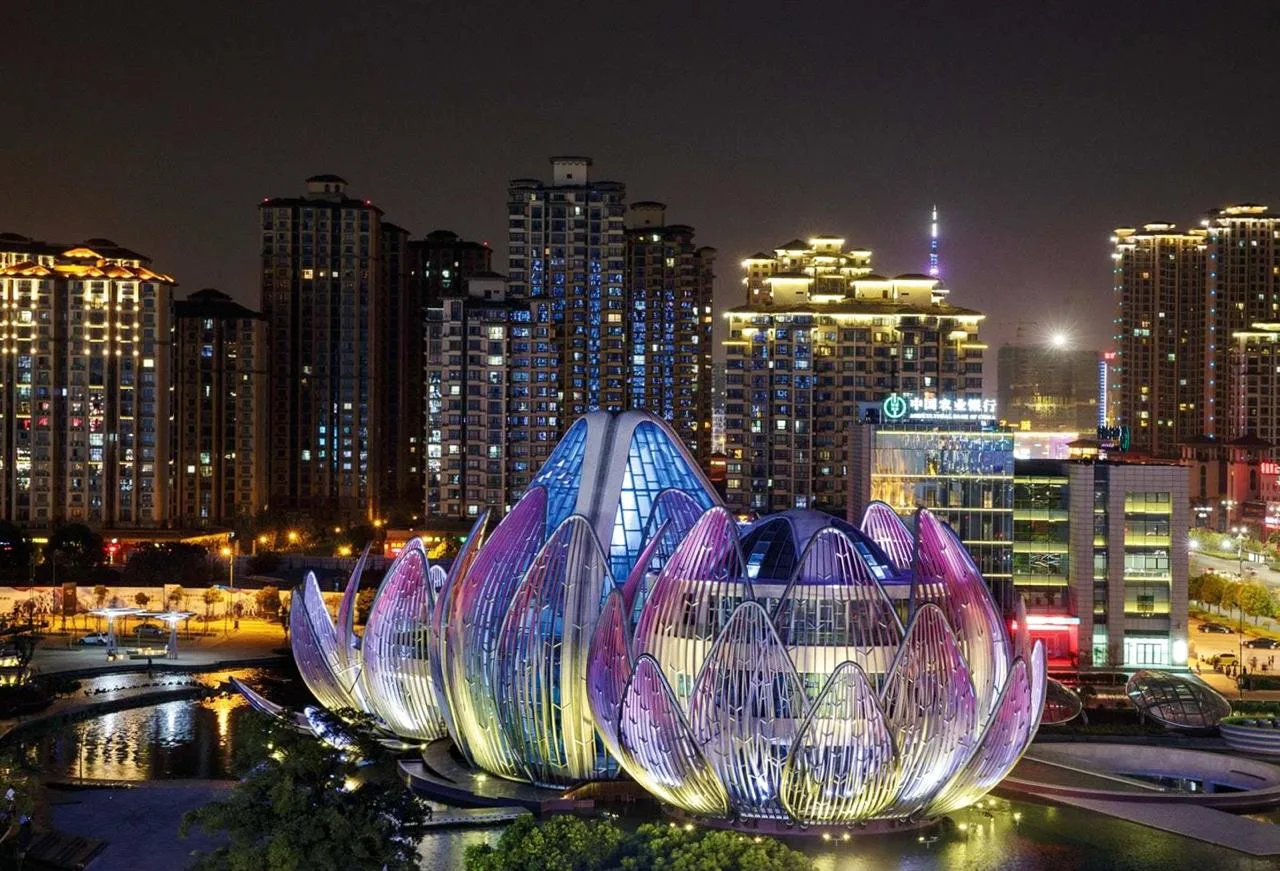 The Lotus Building в Чанчжоу, Китай 🇨🇳

🔹 The Lotus Building - культурный центр в китайском город