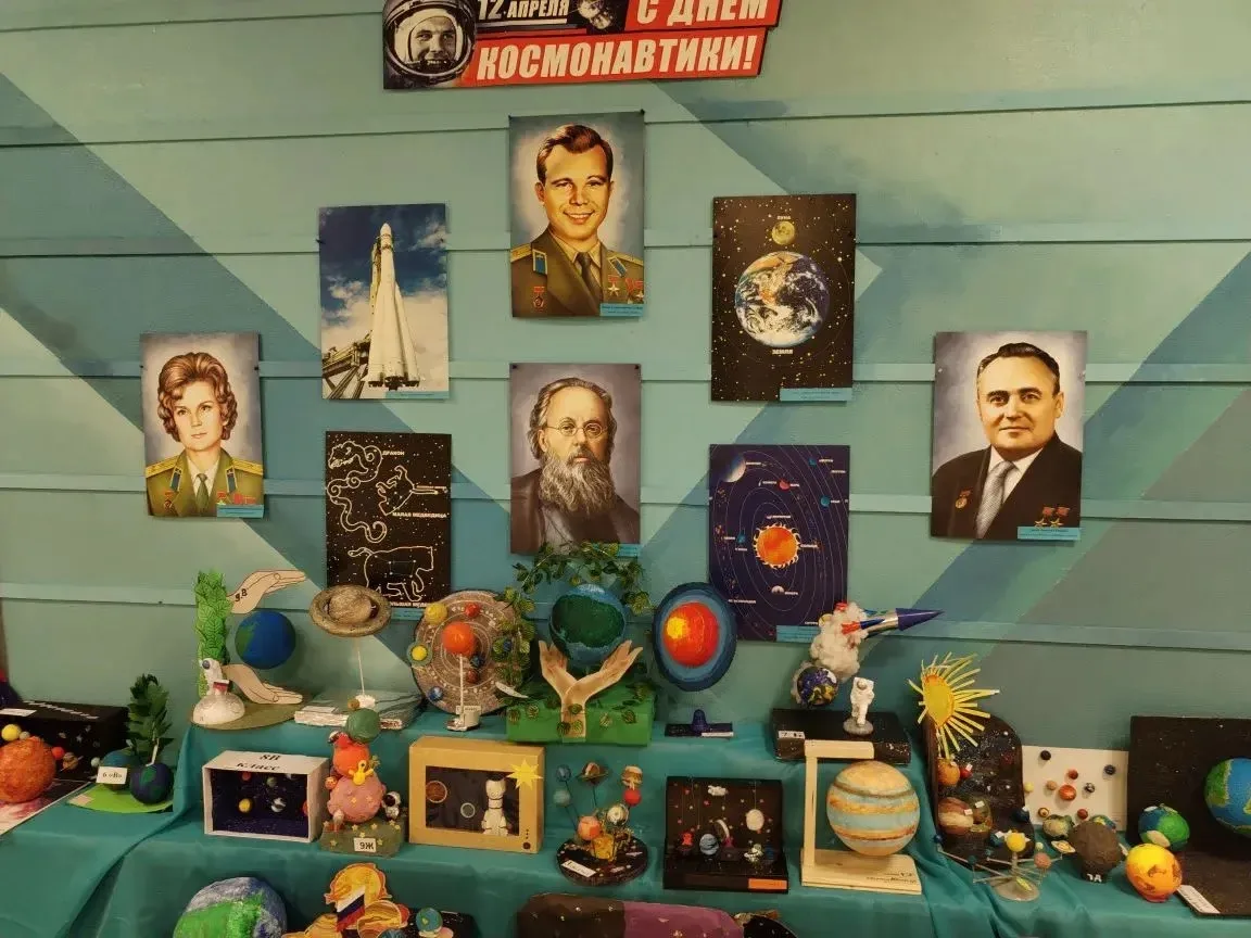 🚀 Внимание! В МБОУ СОШ 20 стартует «Парад планет»!🪐  В преддверии замечательного праздника — Дня кос