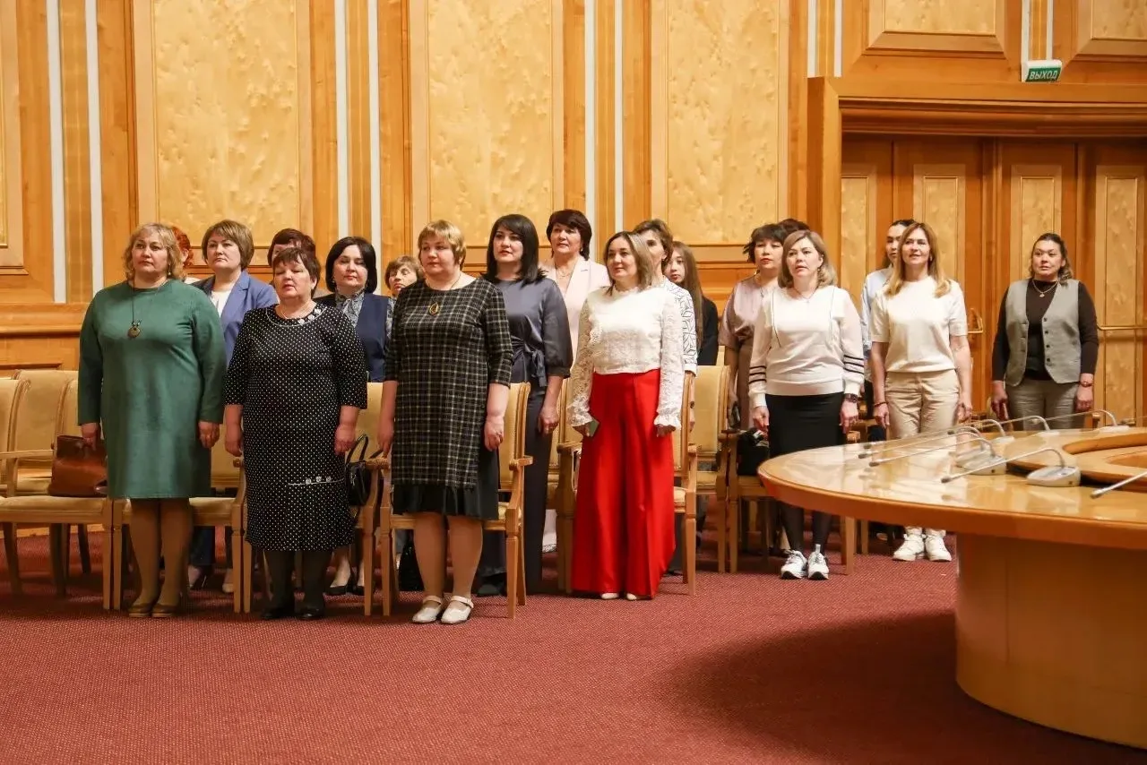 🎉 Награждение наших педагогов!🎉  С большой гордостью сообщаем, что учителя нашей гимназии — Ахметьян