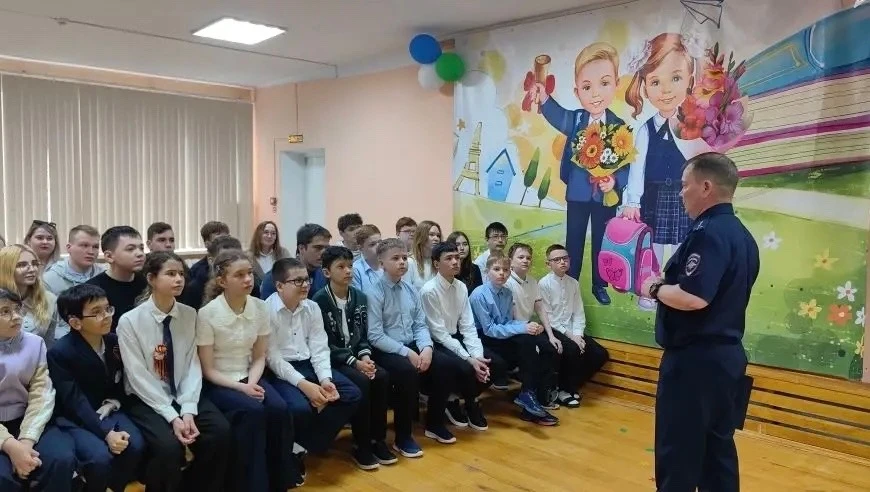 🚦 В ГБОУ Уфимская коррекционная школа №138 в рамках месячника безопасности состоялась встреча с инс