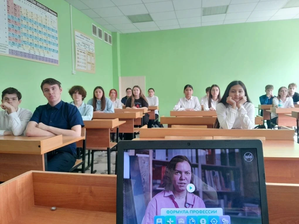 🇷🇺Россия - мои горизонты🇷🇺  📢14 мая в нашей школе состоялось занятие профориентационного курса «Росс
