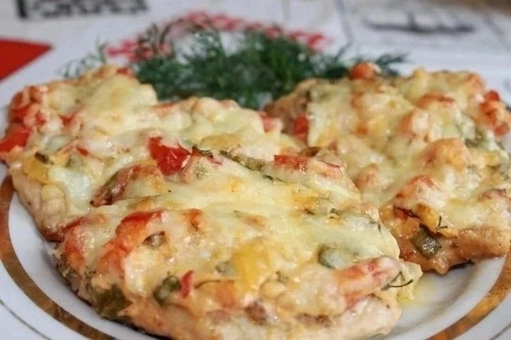 КУРИНОЕ ФИЛЕ С ГРИБАМИ И ПОМИДОРАМИ
