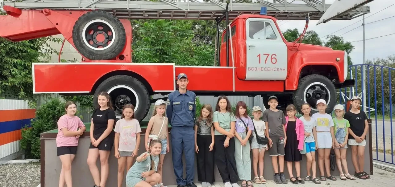 🔥🚒 Увлекательная экскурсия в пожарную часть 🚒🔥

Участники летней дворовой площадки «Адреналин» Ц