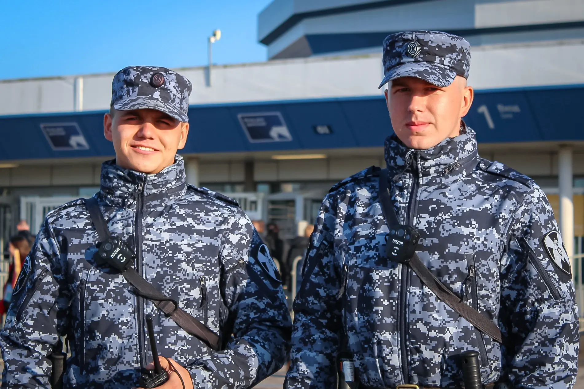 ⚽️В эти минуты на калининградском стадионе «Ростех Арена» военнослужащие специального м...
