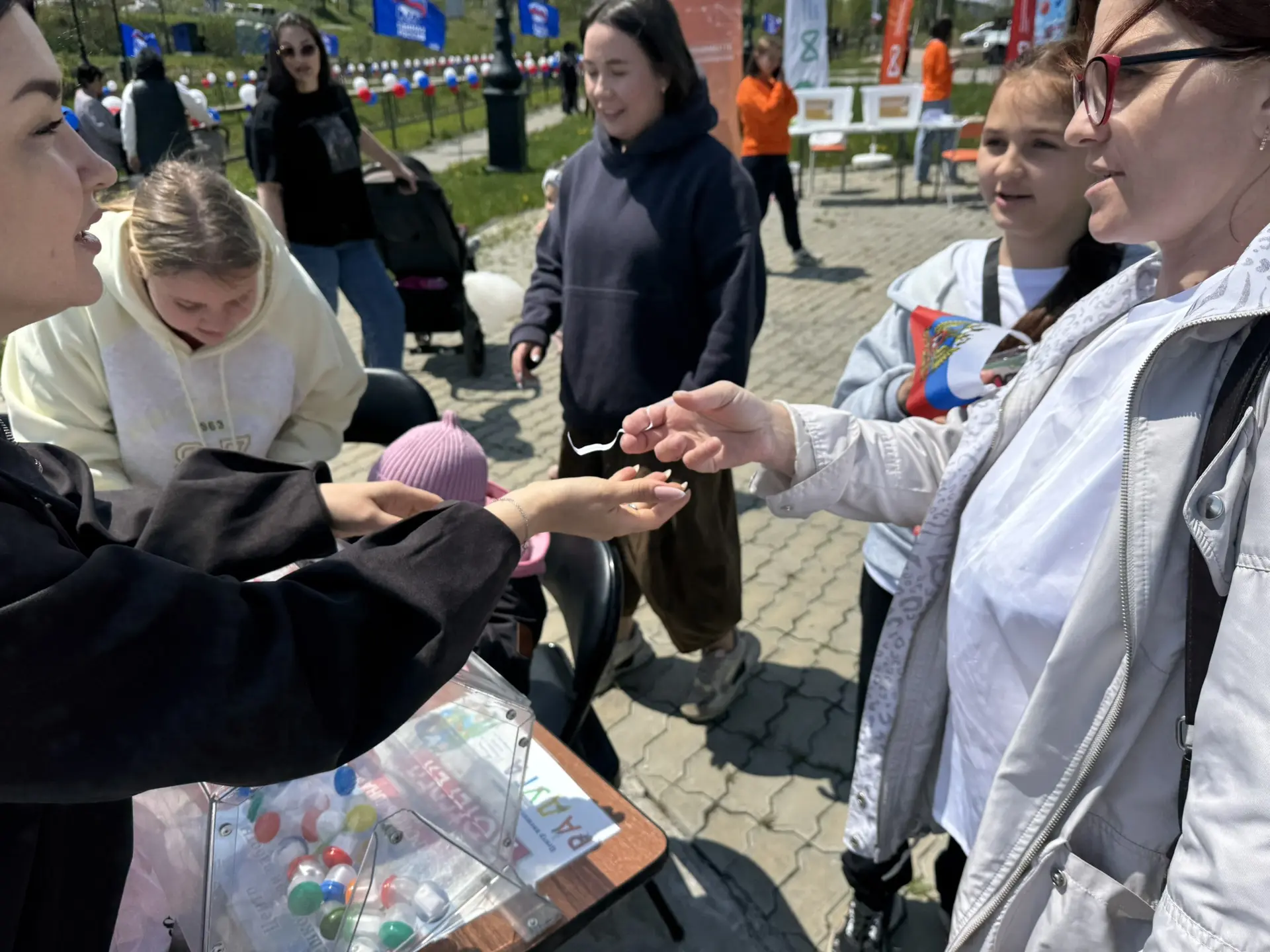 🇷🇺В День России в парке Пейке наши педагоги и активные помощницы из объединения Школы подготовки в
