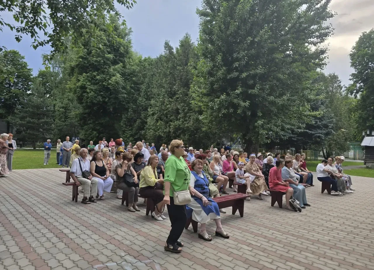 12 июня, в День России, на территории парка культуры и отдыха им. А. К. Толстого состоя...