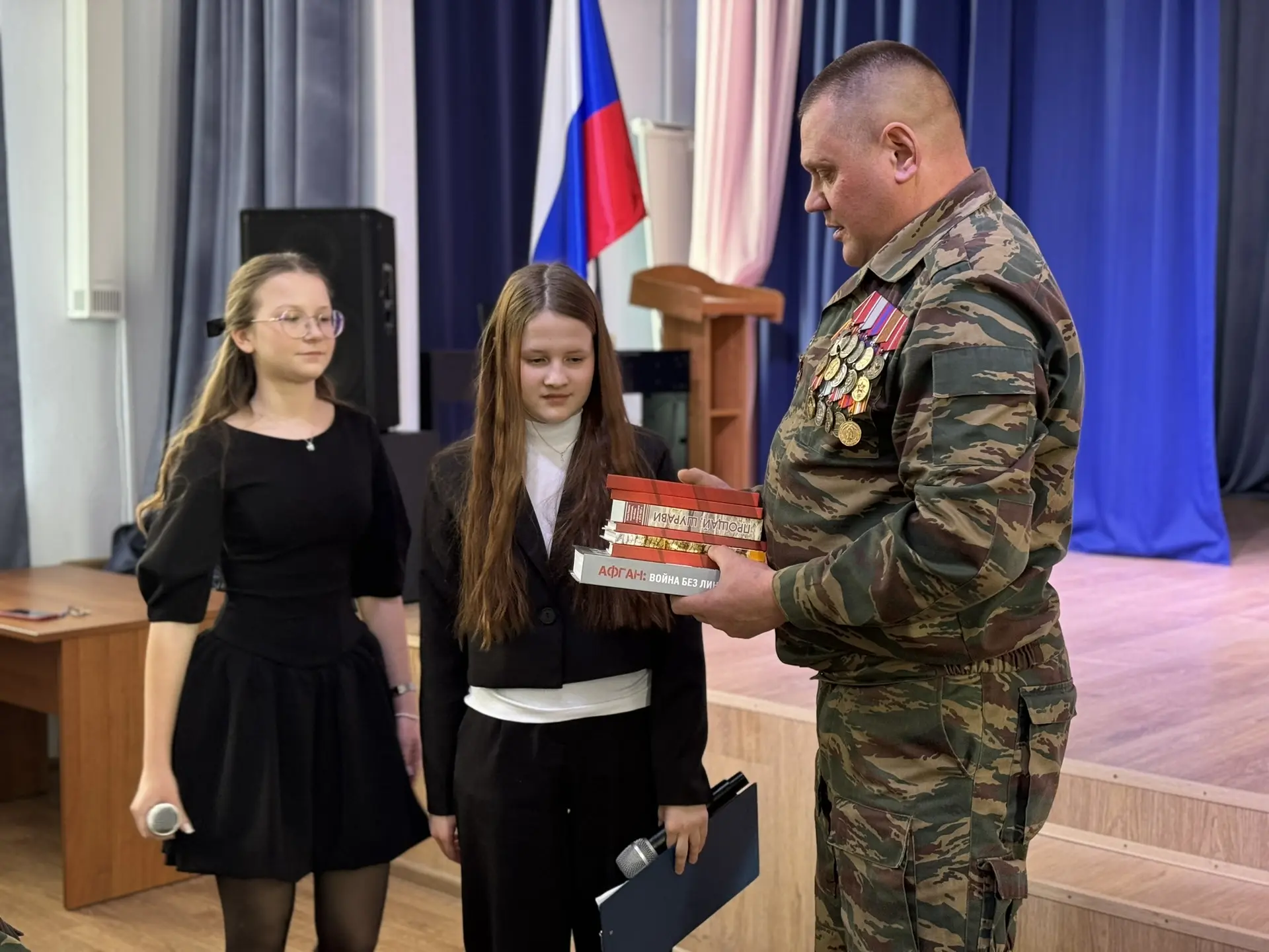 Вести школьного музея 🏛️  🎖 Живая история: встреча с героями в нашей школе!  Сегодня в актовом зале 