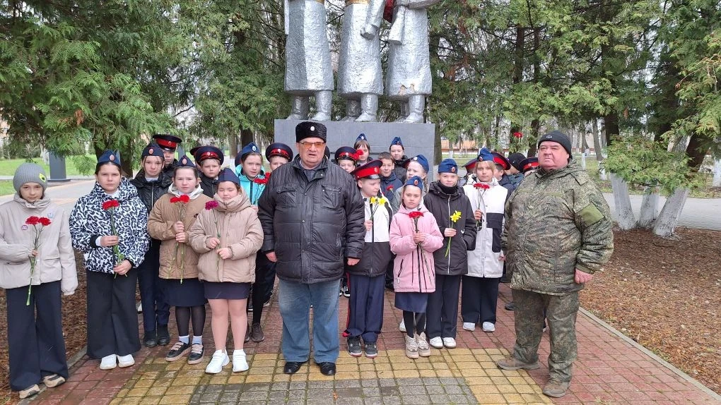 Казачата на страже памяти: лицеисты Шестого прикоснулись к истории    Пятница. На улице дождь, но и 