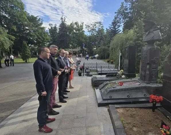 🇷🇺В День памяти и скорби в 12 часов 15 минут сотрудники ЦНИИП Минстроя России и филиалов почтили п