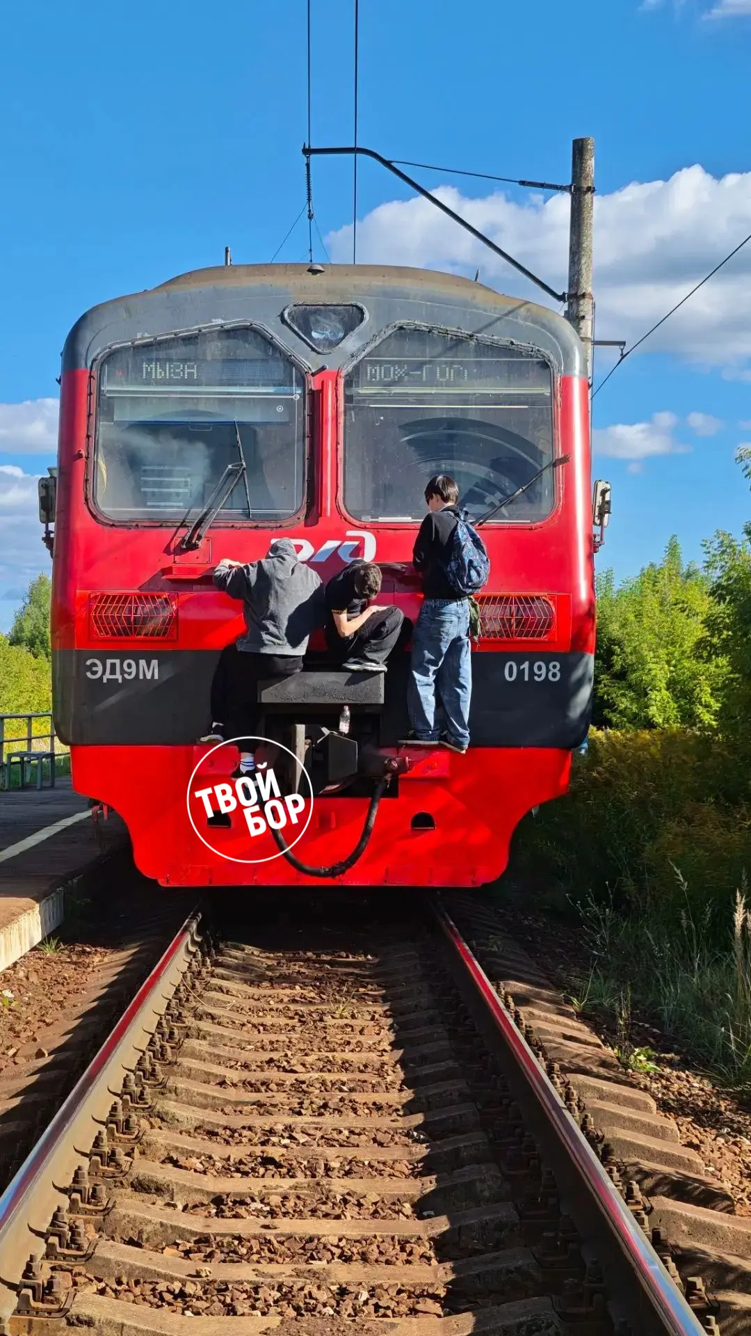 На электричке в сторону Моховых Гор снова заметили зацеперов.