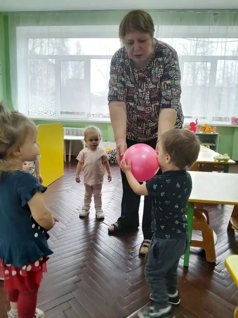 МОУ СОШ 2 г. Истра  Дошкольное отделение 3 - 52(2) Первая младшая группа «Вишенки»🍒 Веселые игры с м