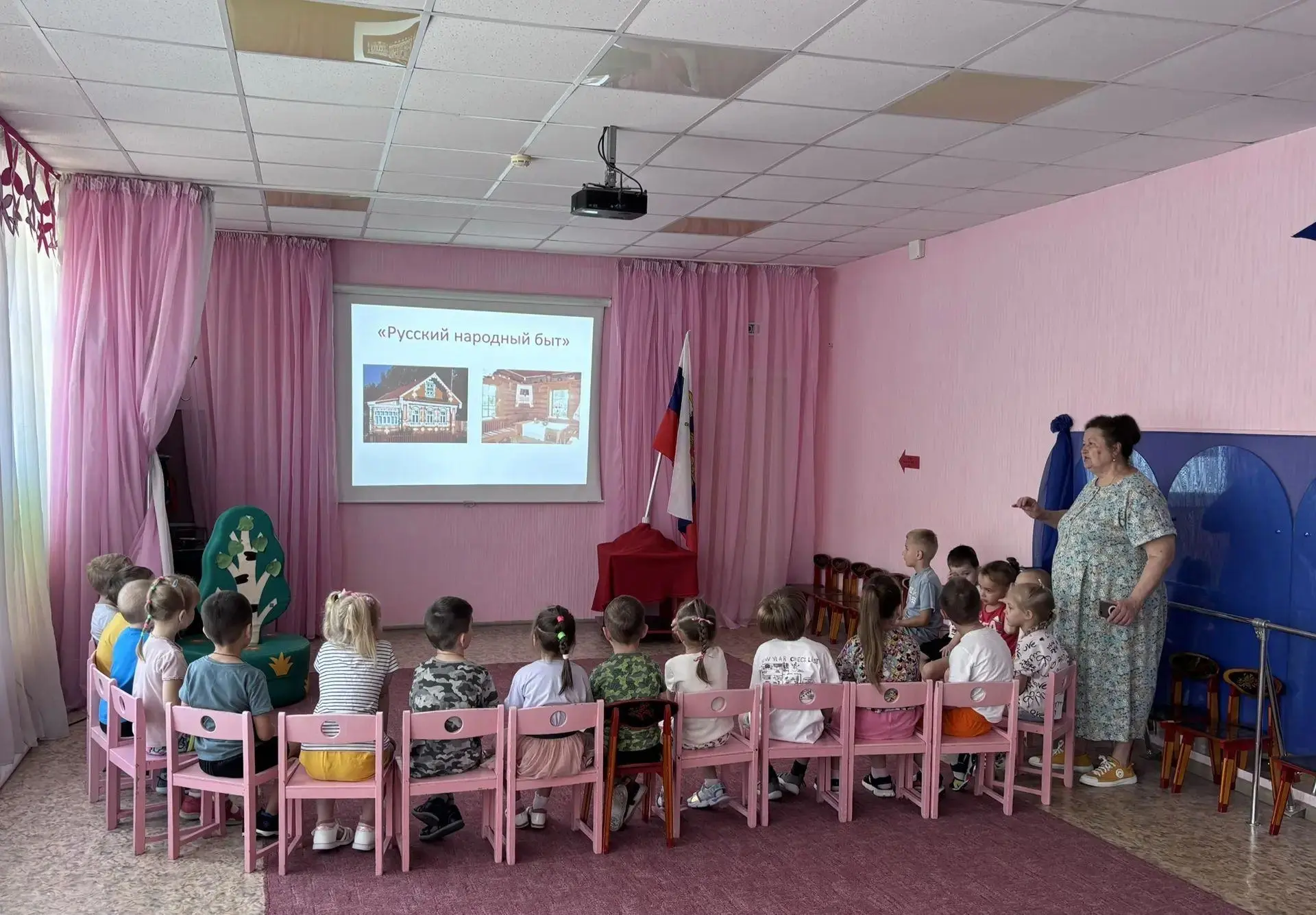 Сегодня мы показывали деткам презентацию «Русский быт», и это было не просто «посмотрит...
