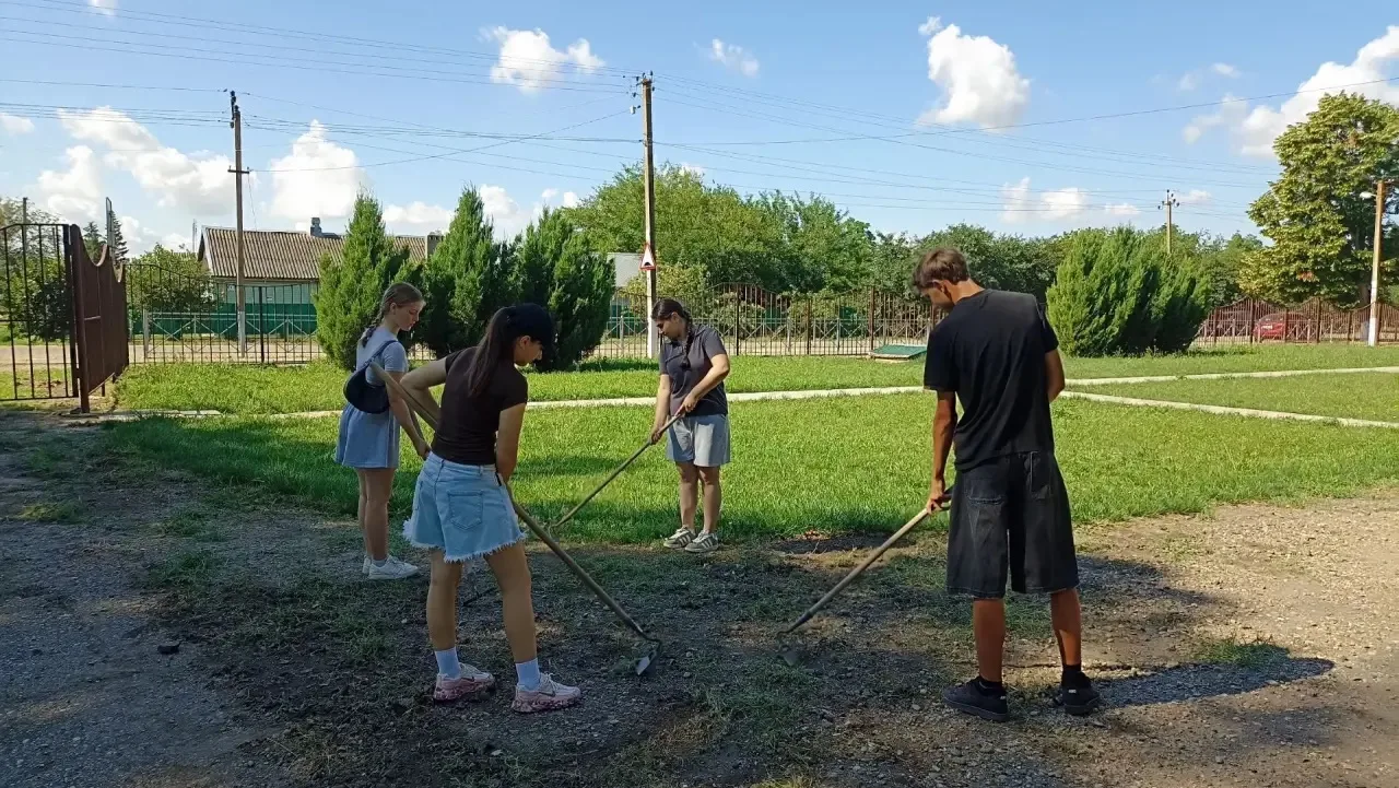 ☀️ Летняя практика в школе: делаем мир чище! ☀️

Привет, друзья! 👋

Лето в самом разгаре, а это зна