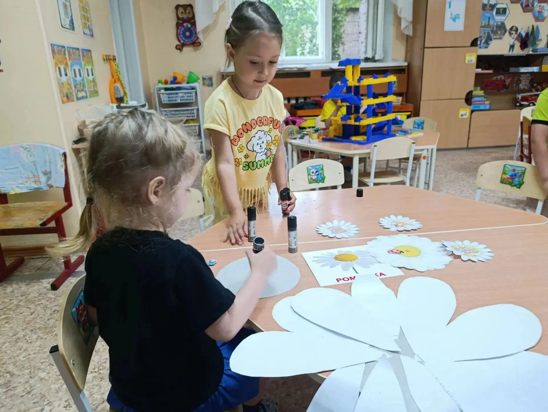 «День семьи, любви и верности в младшей группе»🌼🌼🌼

В нашей младшей группе прошло занятие, посвящ