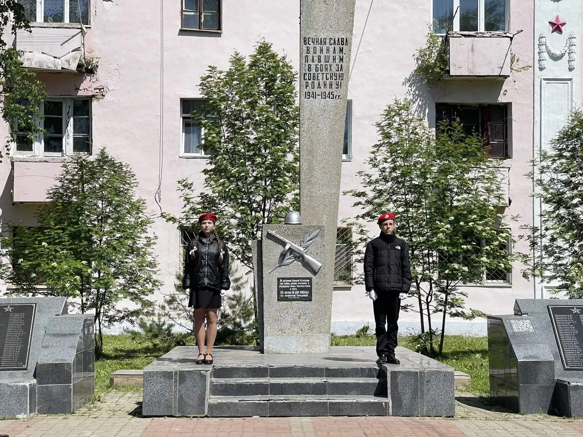 Сегодня, 22 июня, у Мемориала погибшим землякам в годы Великой Отечественной войны почтили память ге