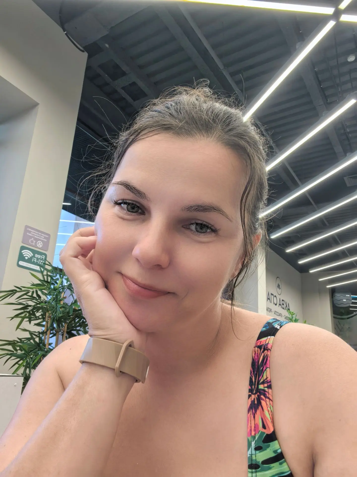 По ценам : 2000 день взр или 550/час, 900 детский или 350 час.  Каждые полчаса проходят...