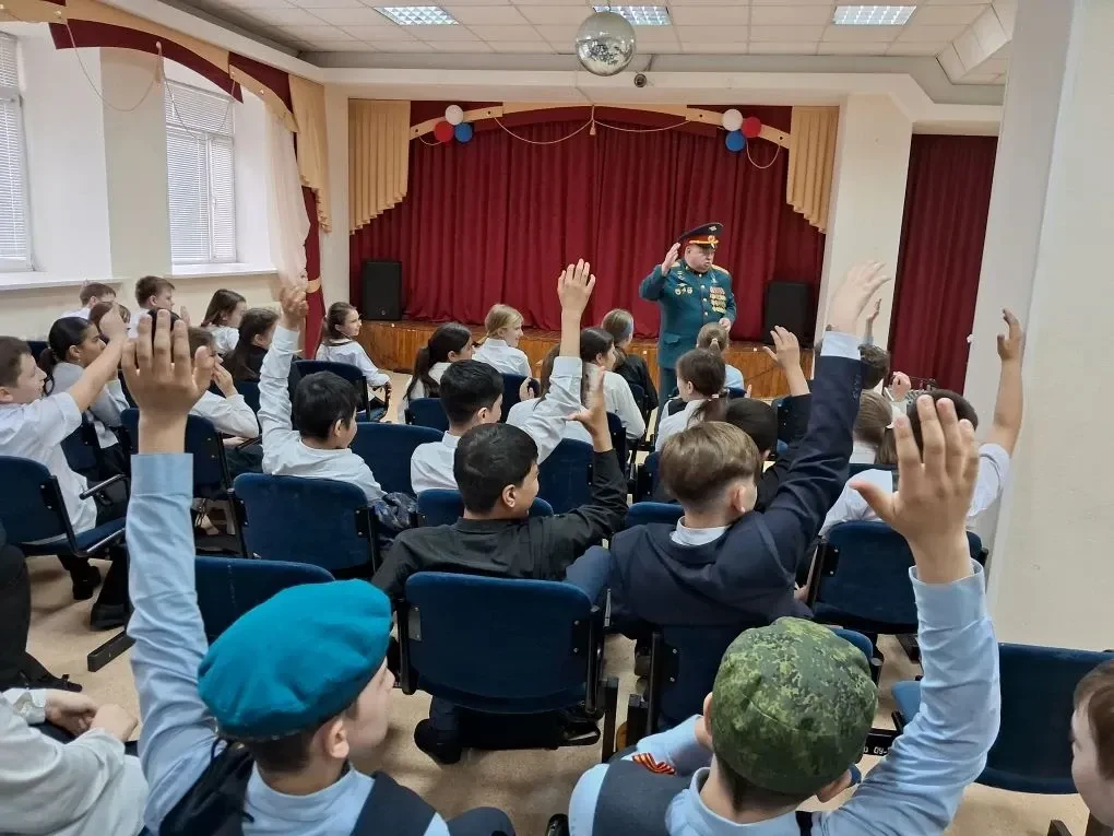 6 мая для учеников 5-х классов прошёл урок Мужества. Его провёл Подполковник запаса Сусидко Александ