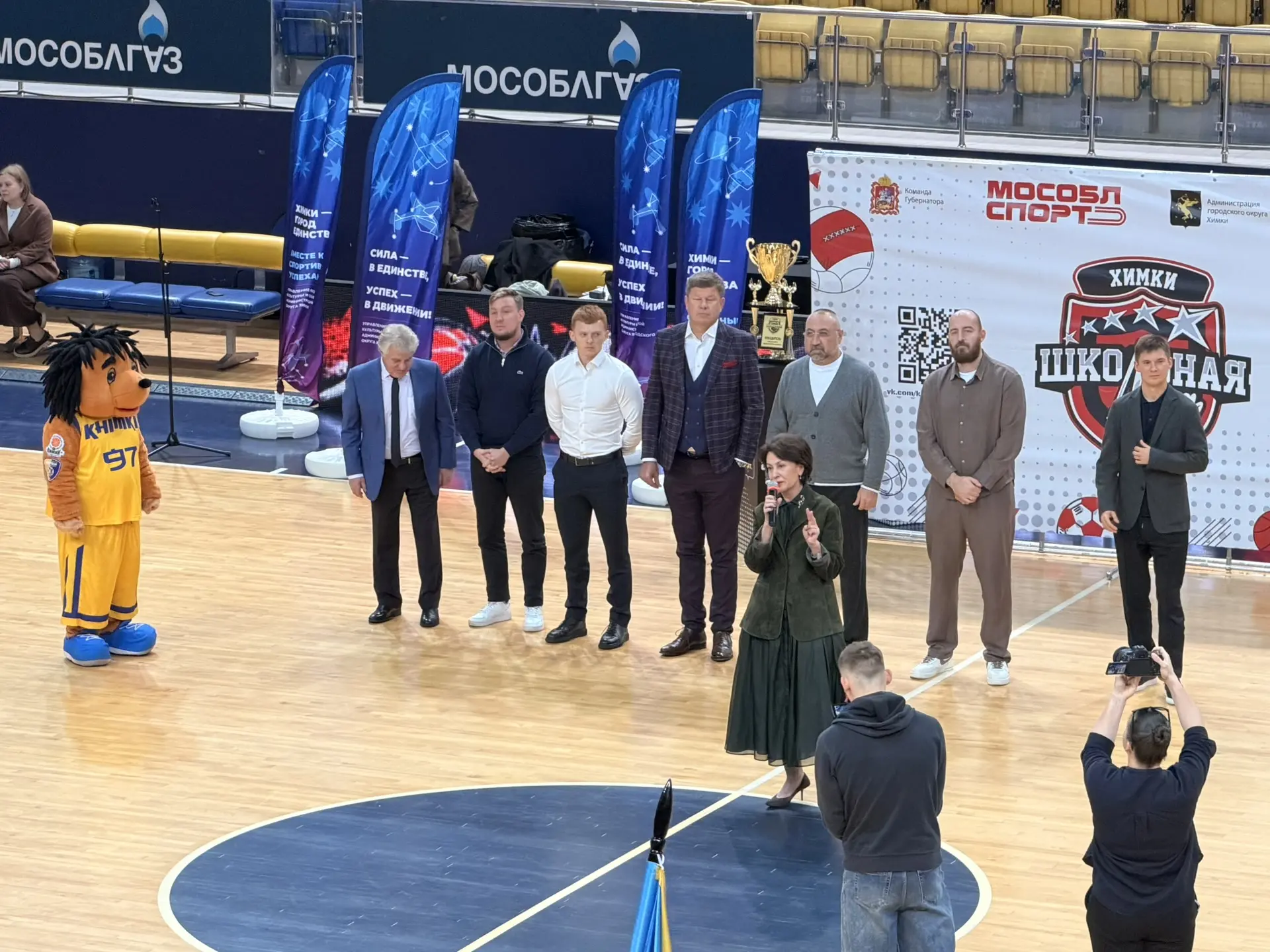 Советник директора по воспитанию Сергеева Т.А. с представителями педагогического коллек...