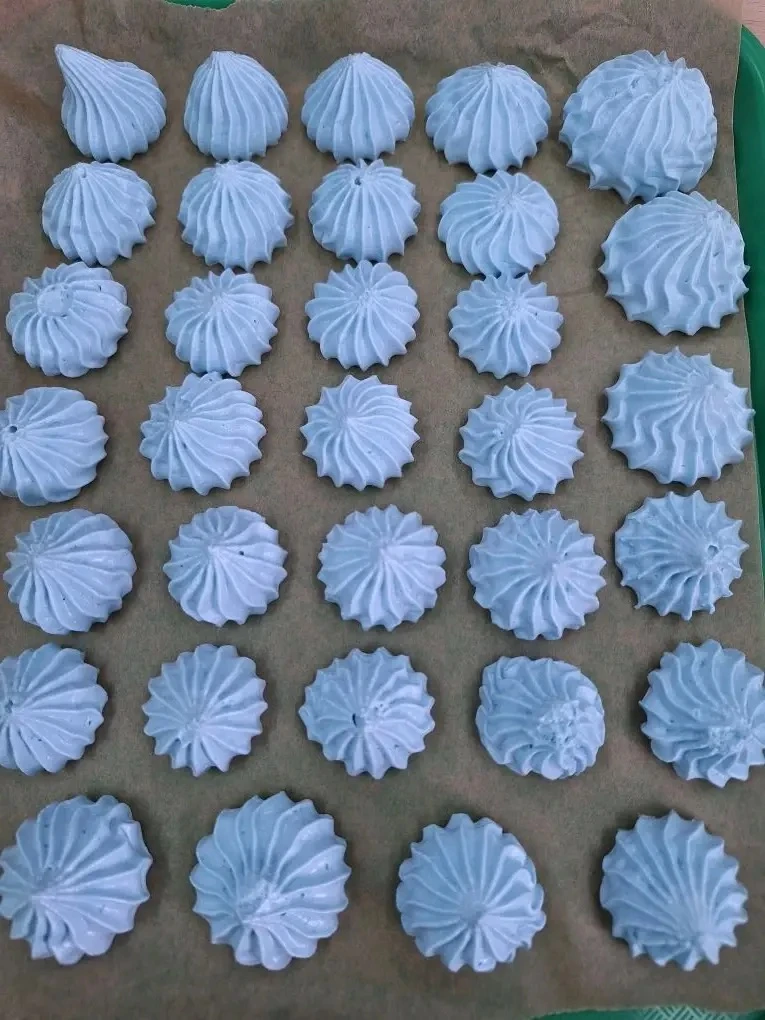🧁 Сладость своими руками: в «Островке детства» прошёл волшебный мастер-класс!  В школьном отделении 