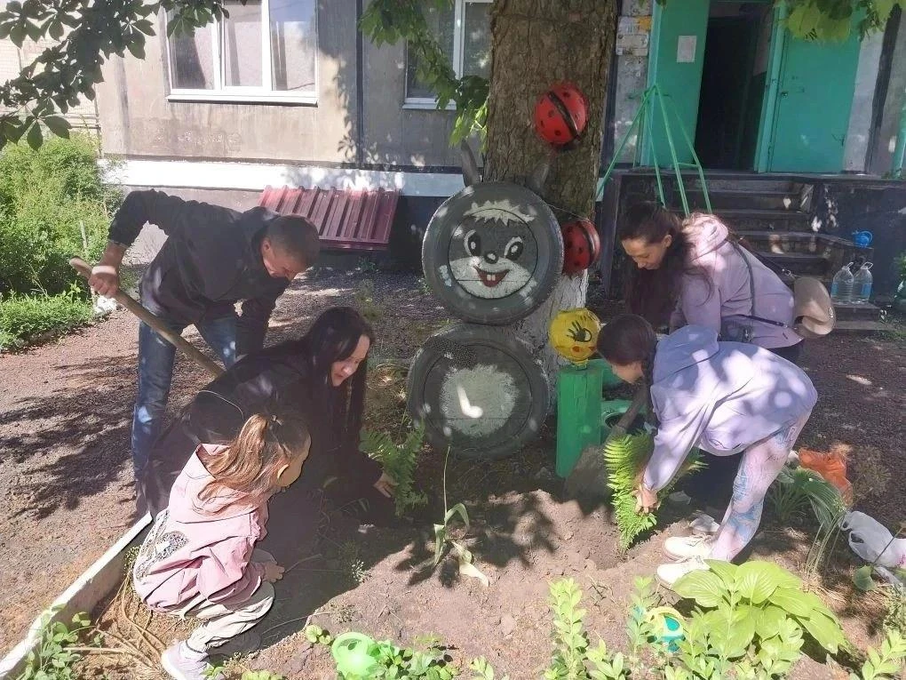 ВСЕМ ДВОРОМ ЗА ОДНИМ СТОЛОМ: МЕЖДУНАРОДНЫЙ ДЕНЬ СОСЕДЕЙ В МАКЕЕВКЕ
 
🎉В Макеевке активно отмечают М