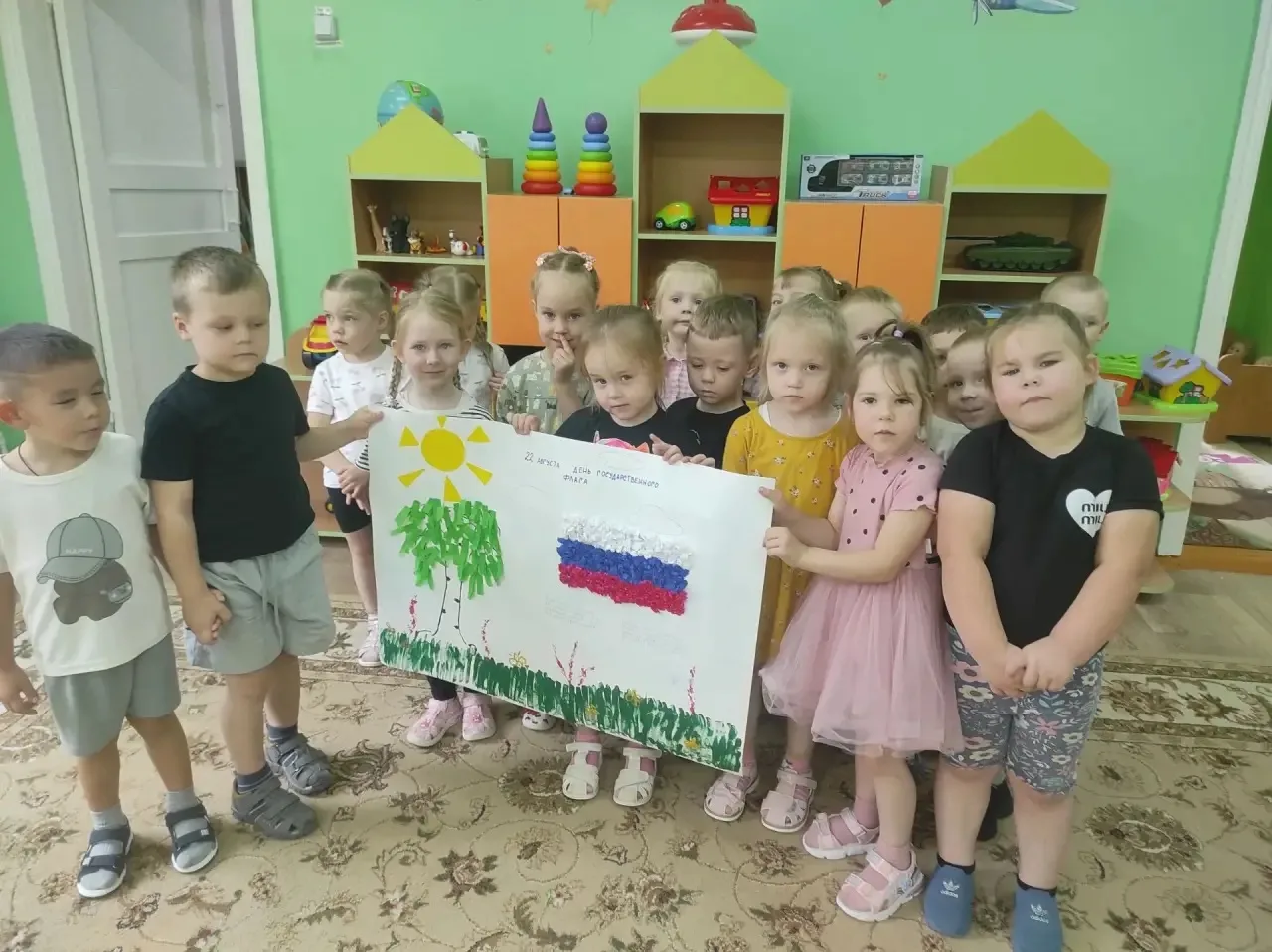Белый –облако большое,