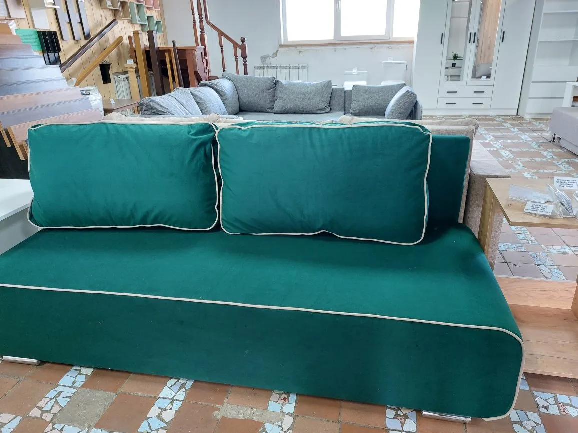 Диван-кровать еврокнижка, 204х89х87см, спальное место 140х200см, цена 41800 руб.