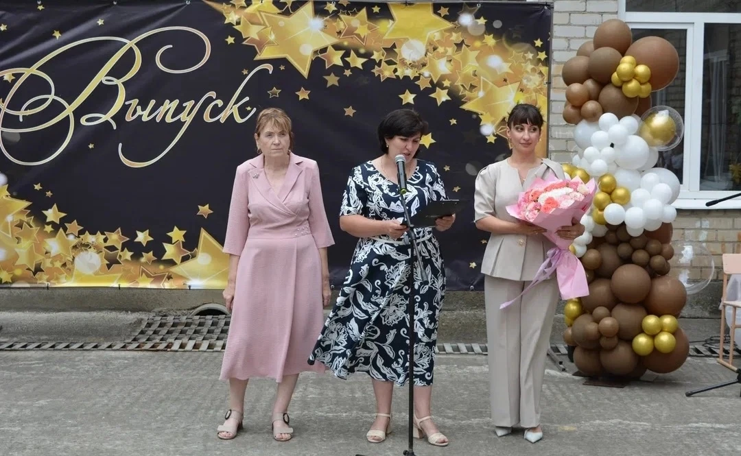 Торжественная церемония вручения аттестатов в 9 классах! 🎉
 
🎈26 июня в школе прошел праздник, пос