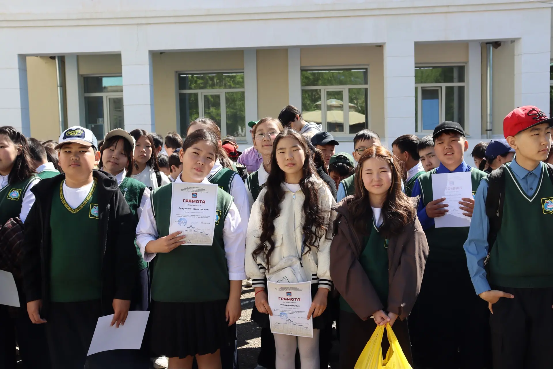 🏫 Сегодня прошла последняя линейка в этом учебном году для учащихся 5–8‑х и 10‑х классов!  Ученики, 