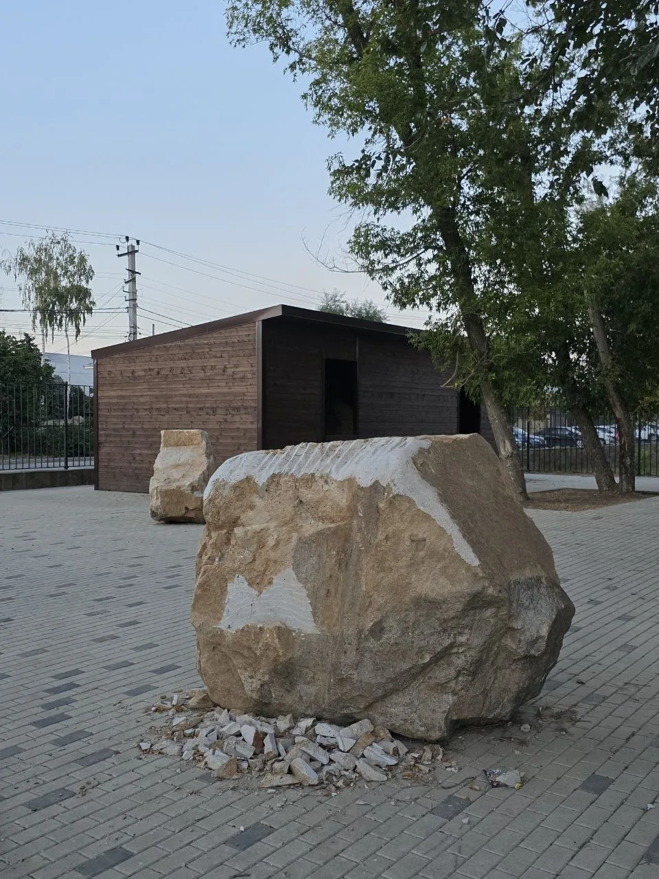 📷 В Маяковском парке  появился некий  «сад камней»