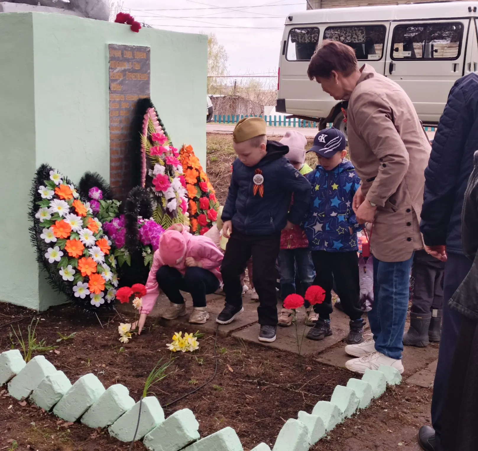 Славе — не меркнуть!Традициям — жить!