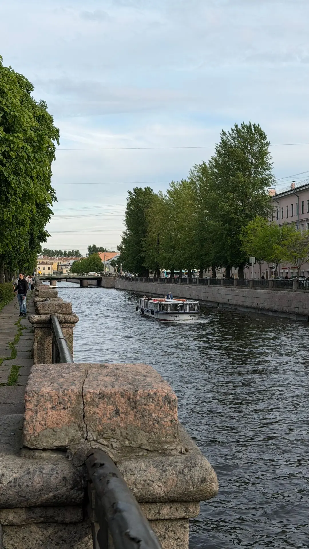 Погода в Петербурге на этой неделе радует потеплением — можно отправиться на речную про...