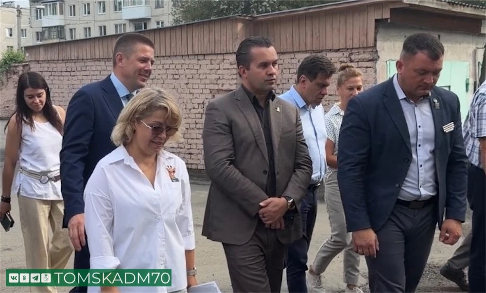 ✅Дмитрий Махиня обсудил ход ремонта дополнительного помещения школы искусств №3

В ходе выездного со