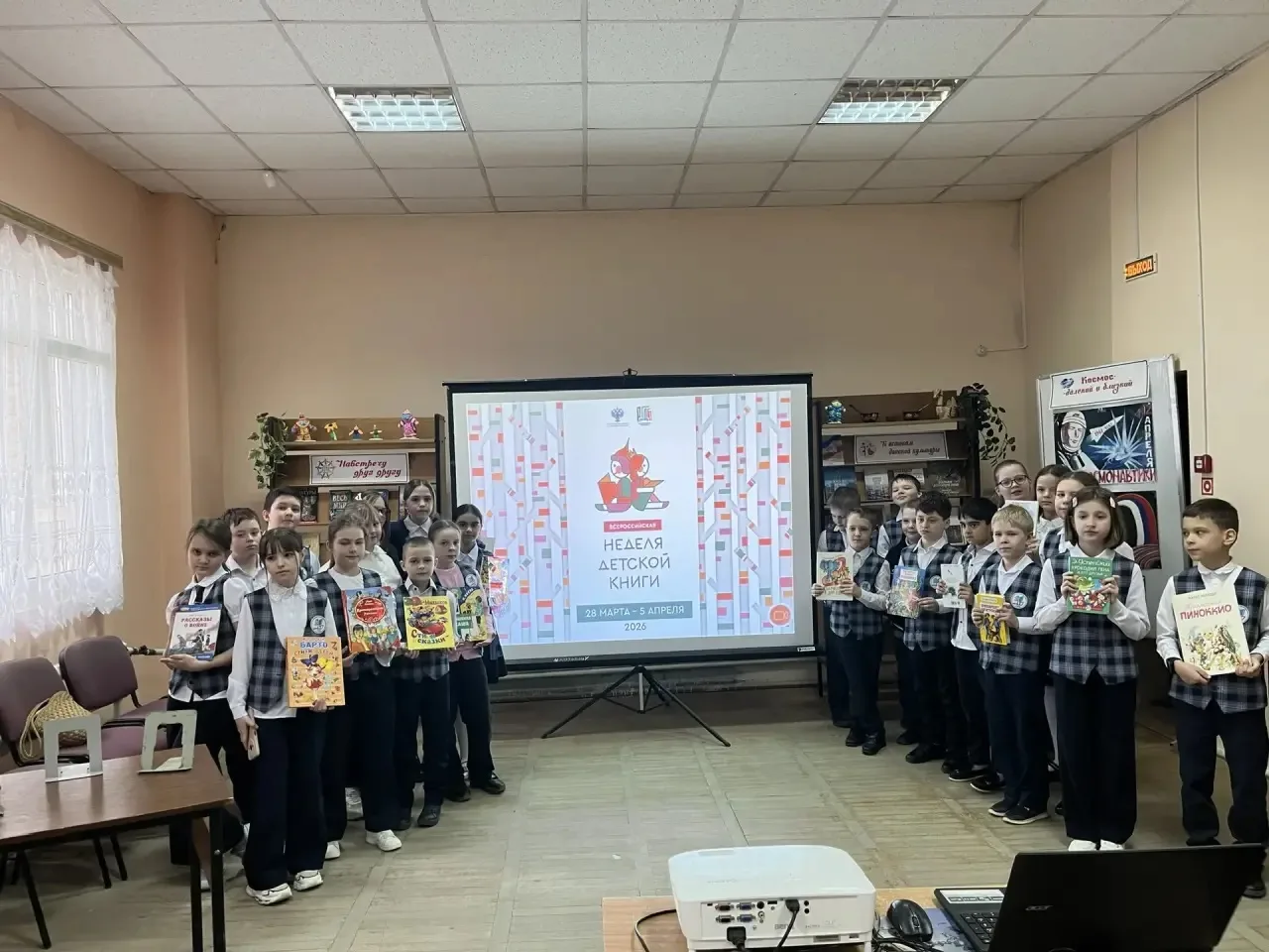 📚 Путешествие в мир книг: третьеклассники на празднике чтения  🗓️ 26 марта ученики 3 «В» класса МБОУ
