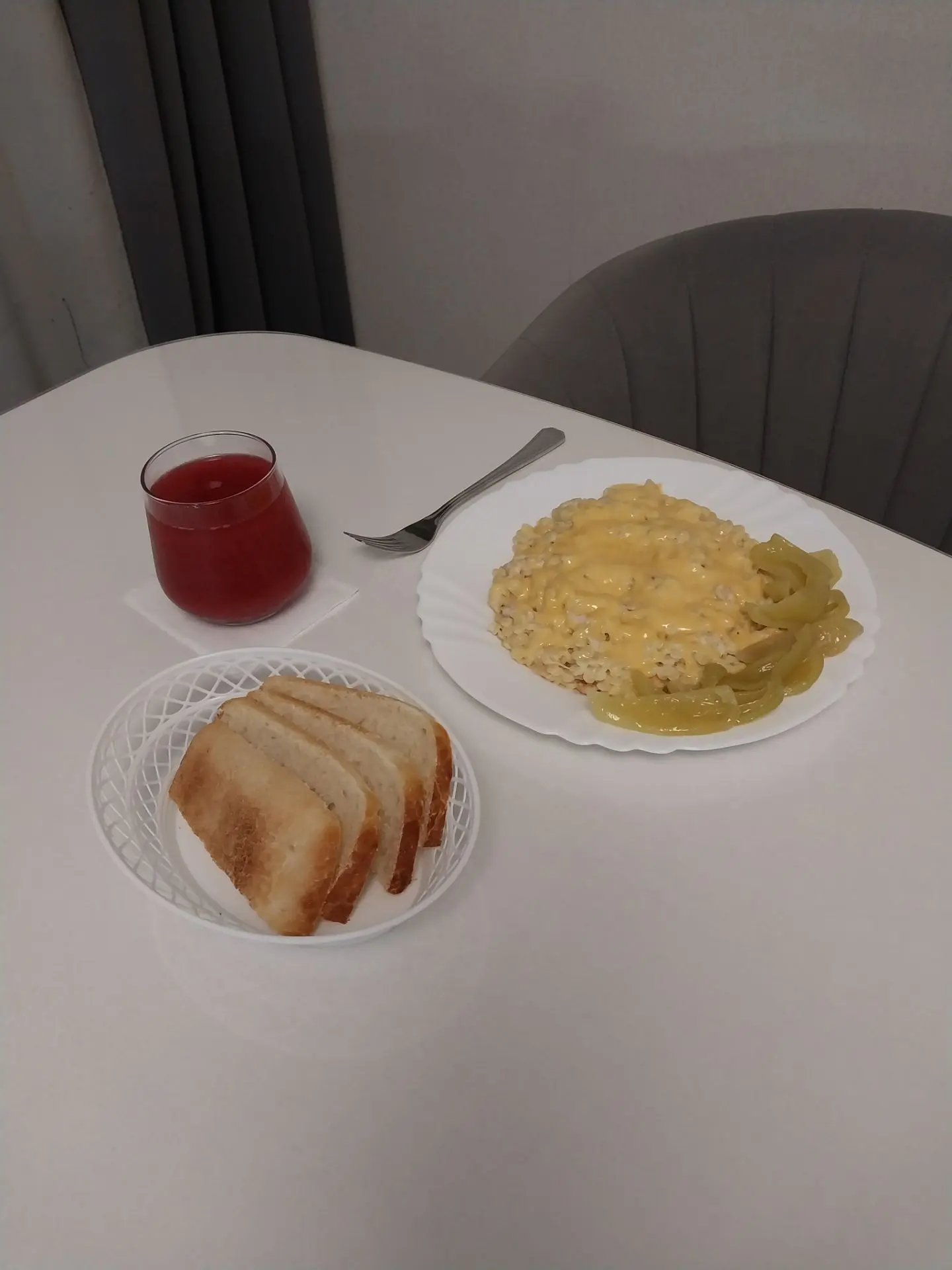 На ужин у мужа паста птитим с курой, чесноком и сыром 🍜.