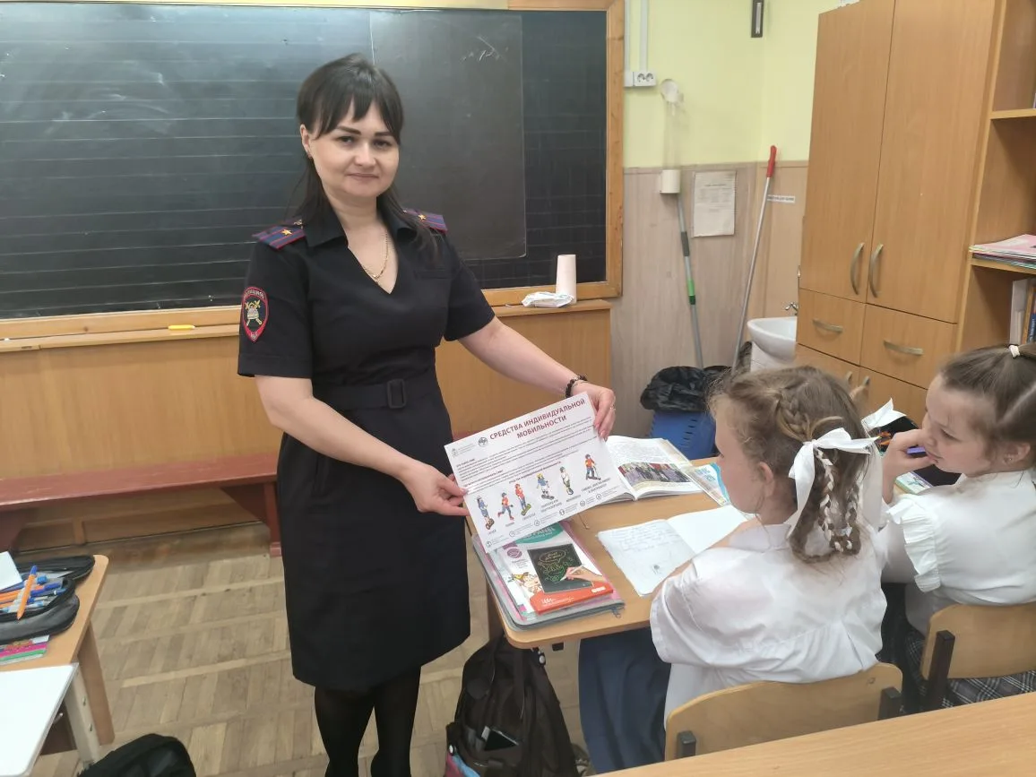 19.02.2026г.  Нашу школу посетил сотрудник ГИБДД Бедрова Диана Владимировна. Она провела беседу с уч